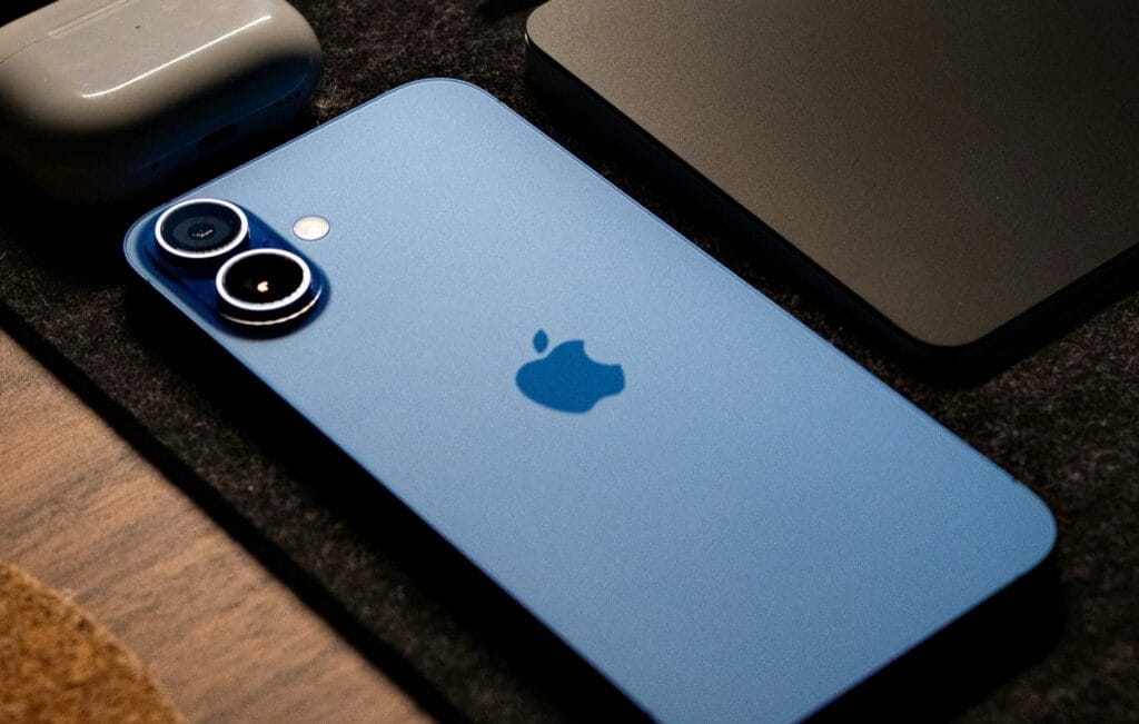 iPhone 16e